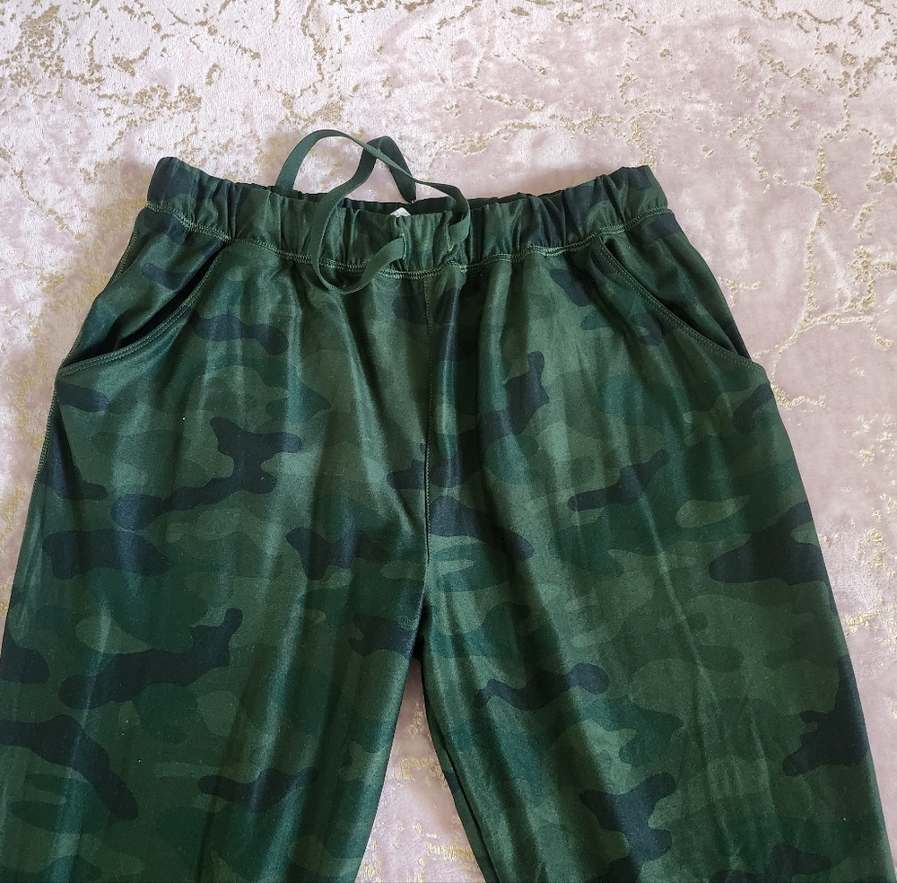 SCORPIO SOL | Camo Print Joggers - Picture 8 of 16